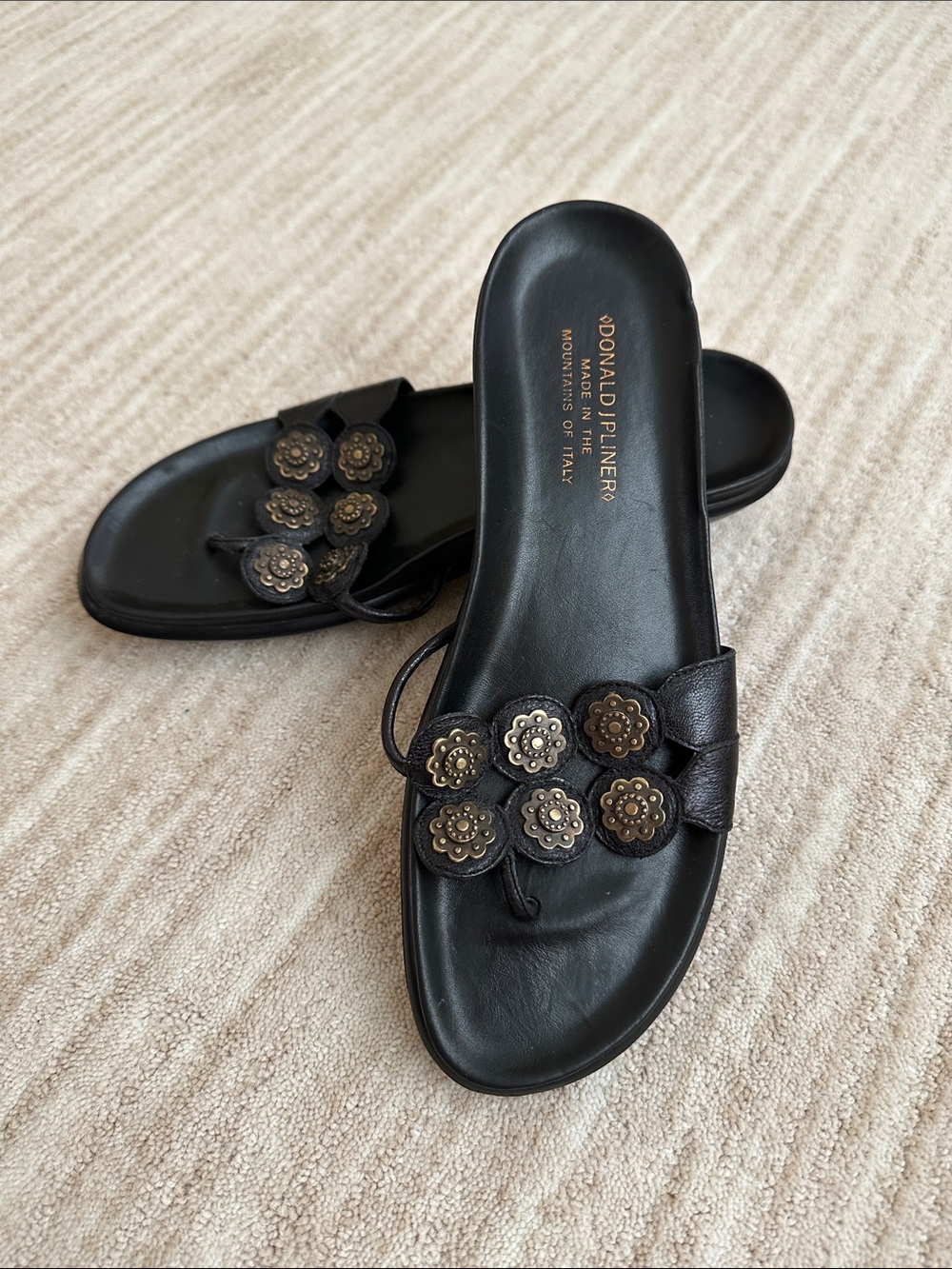 Donald J. Pliner Bronze Leather Metal Jeweled Thong Slide Sandal Size 8.5